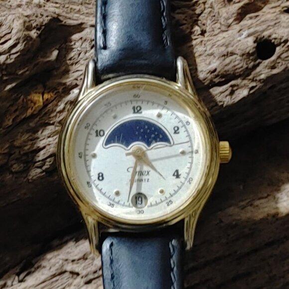Timex Vintage Moon Phase Watch Gold Tone Case Black Leather Strap Not Teseted - Picture 1 of 7